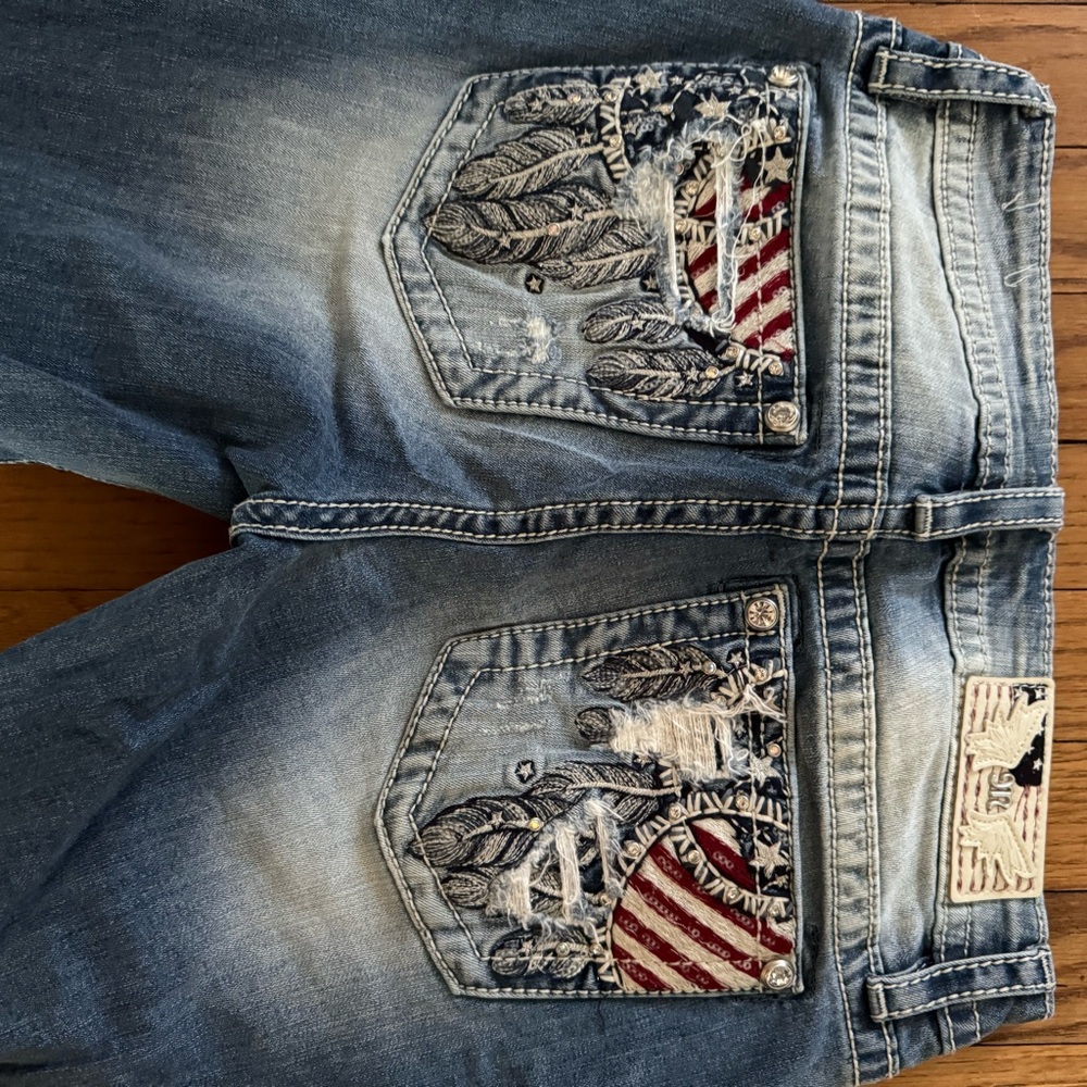 Woman’s Blue Jeans with Embroidered Pockets